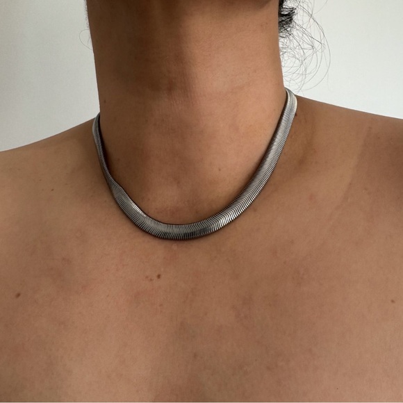 Jewelry - NEW 18K GOLD PLATED SLIVER SNAKE NECKLACE